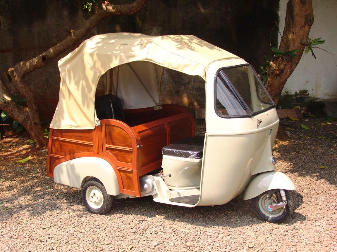 Side profile of Ape Scooter Calessino Cream vintage utility scooter